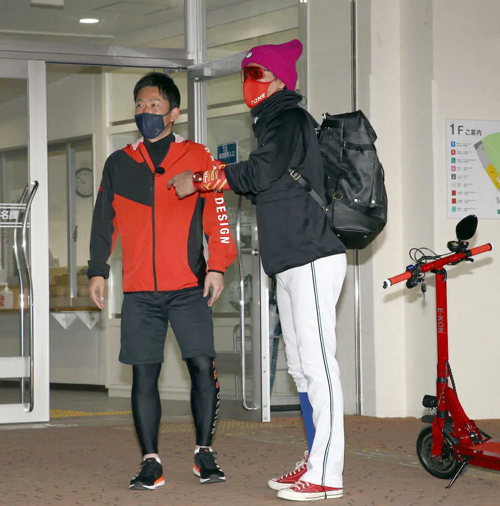 【画像・写真】日本ハム　元阪神・赤星氏が臨時コーチとして走塁指導　新庄ビッグボスが赤星氏を呼んだ狙いとは？