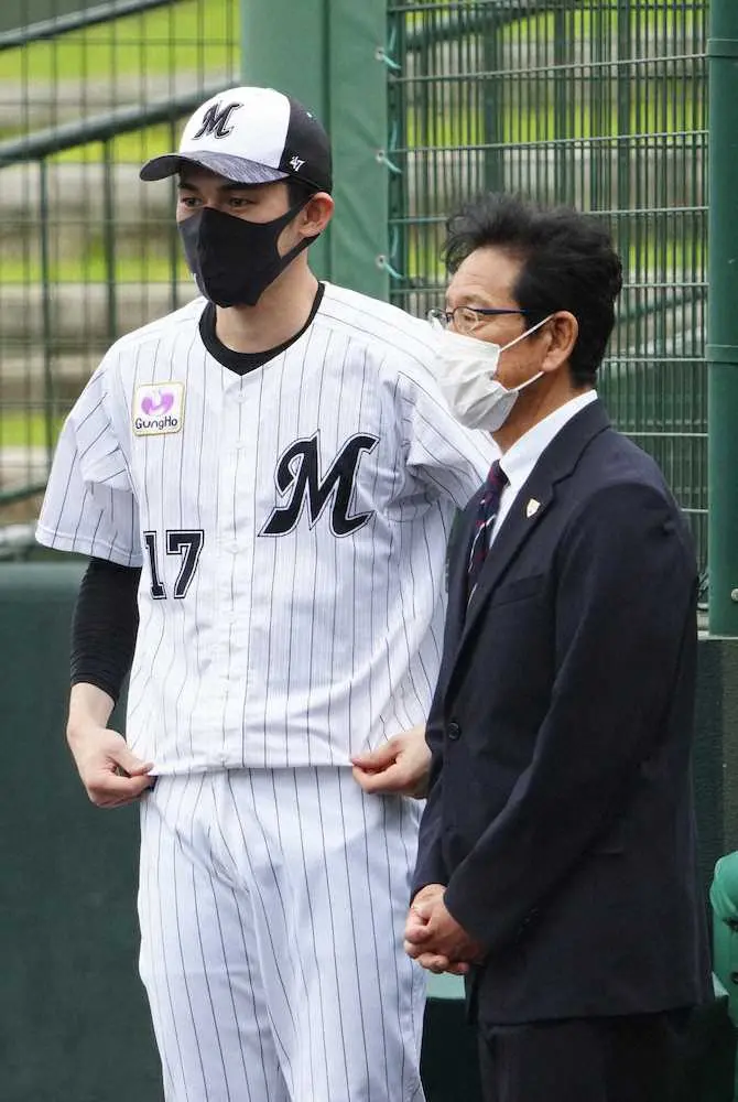 【画像・写真】ロッテ・佐々木朗が異例の30球　侍・栗山監督の前で代表入りアピール