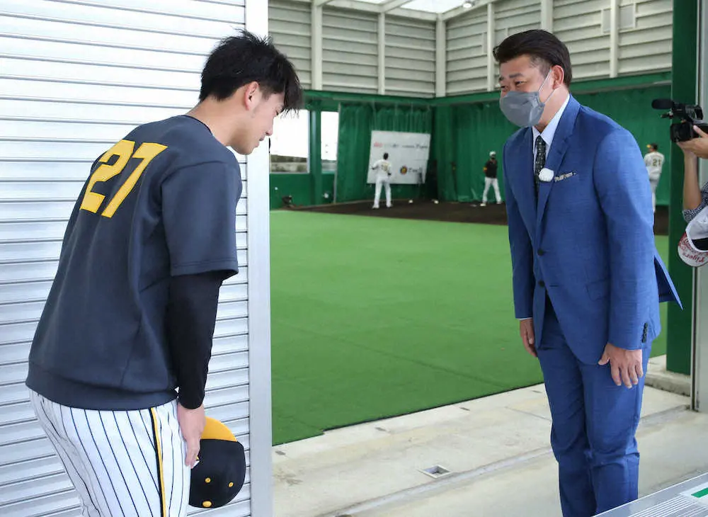 【画像・写真】阪神・伊藤将、及川が横浜高の“レジェンド”松坂大輔氏にあいさつ
