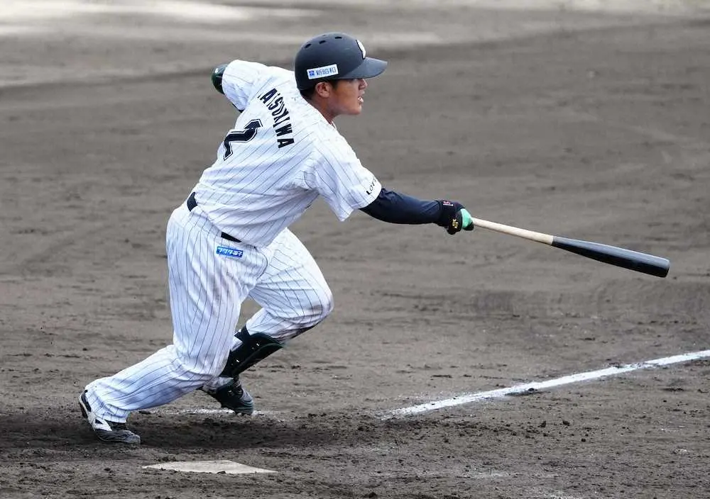 【画像・写真】ロッテのドラ1捕手・松川が強肩で魅せた　バットでも適時二塁打