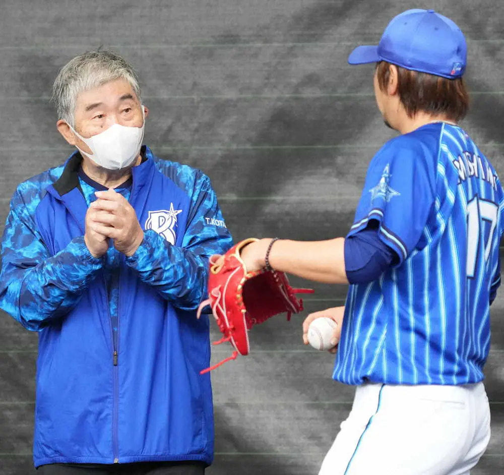 【画像・写真】DeNA・三嶋　右打者の内角えぐる「盛田シュート」で三つ巴の守護神争い勝ち取る　