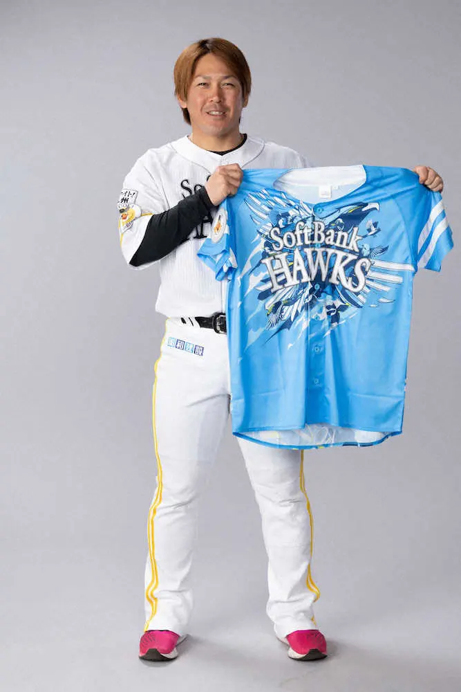 【画像・写真】ソフトバンク22年の「ファイト！九州」ユニ発表　甲斐「凄くかっこいい」　各県鳥がデザイン　