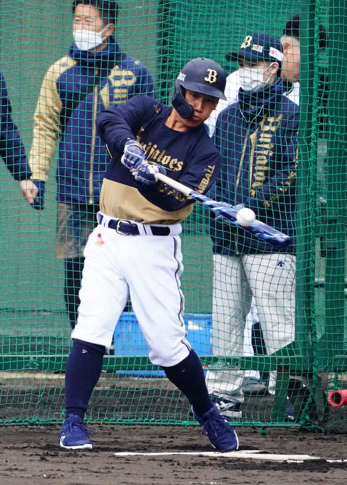 【画像・写真】オリックス・吉田正　宮崎キャンプ合流　フリー打撃71スイングで柵越え1本「順調に来ている」