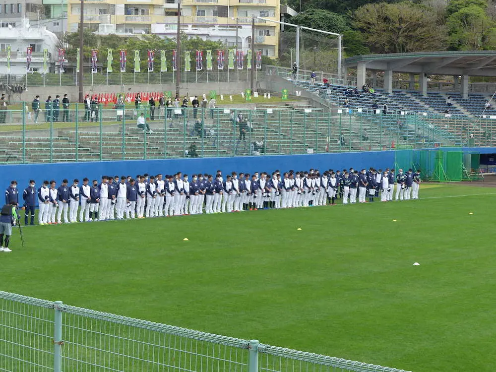 【画像・写真】ヤクルトナイン　野村克也元監督の三回忌に黙祷