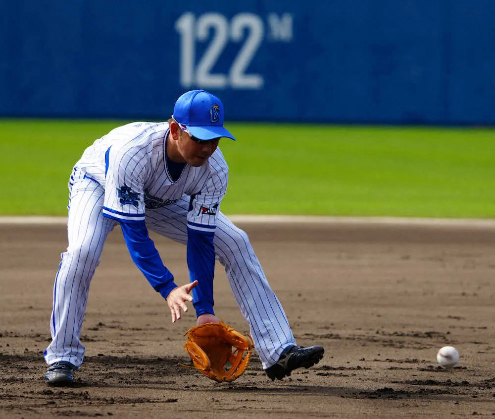 【画像・写真】DeNA藤田一也「左ふくらはぎの張り」で2軍キャンプへ
