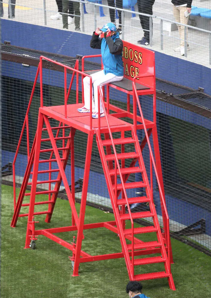 【画像・写真】日本ハム・新庄監督がステージでマイクパフォ「かっこいいシートノック始まります！」