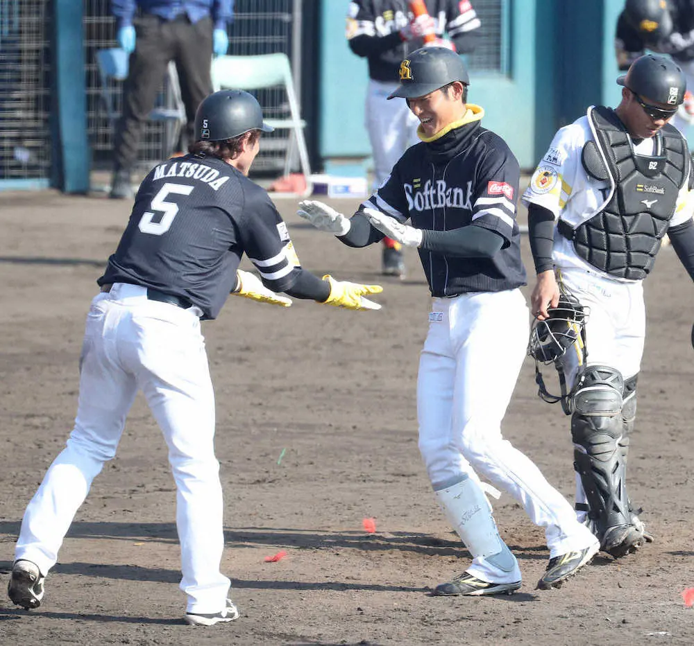 【画像・写真】ソフトバンク・上林　特大3ラン!!外野のポジション獲りへ手応え「持ち味の長打が最高の形で出た」