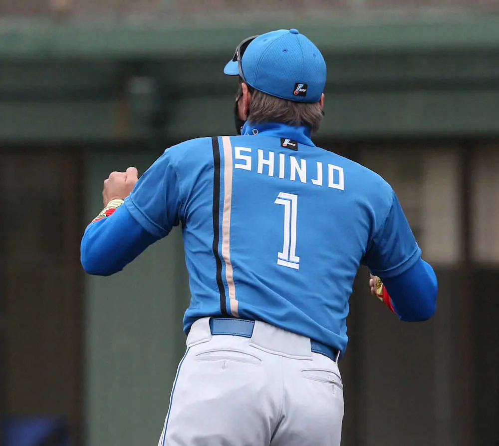 【画像・写真】新庄監督　選手交代で「盗塁、五十幡！」と予告　二盗、三盗に「マジでピノ」