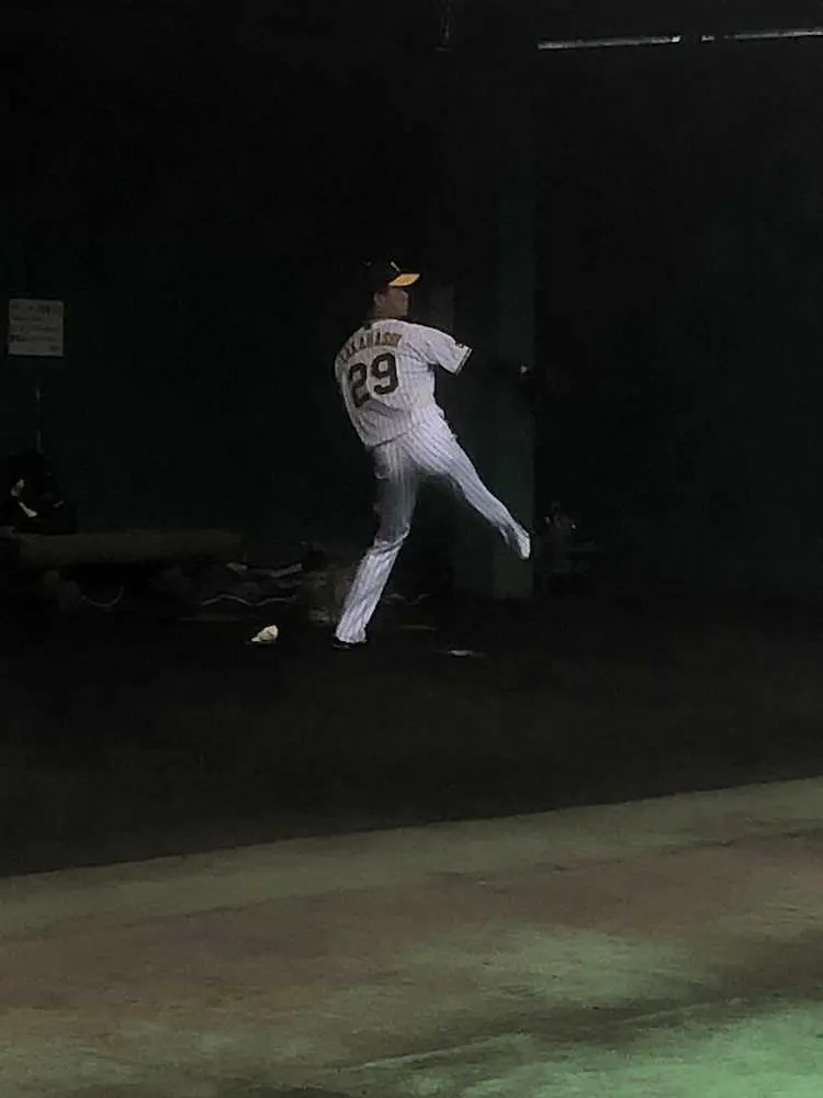 【画像・写真】安芸から朗報！　「良くなっている」　阪神・高橋が初めて捕手を座らせて20球