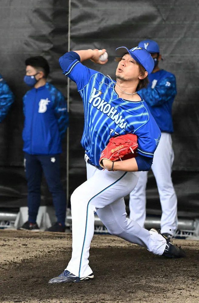 【画像・写真】【キャンプ隠しマイク】DeNA・三嶋　渾身のボケ「泳いで帰ってきましたっ！」も…三浦監督スルー