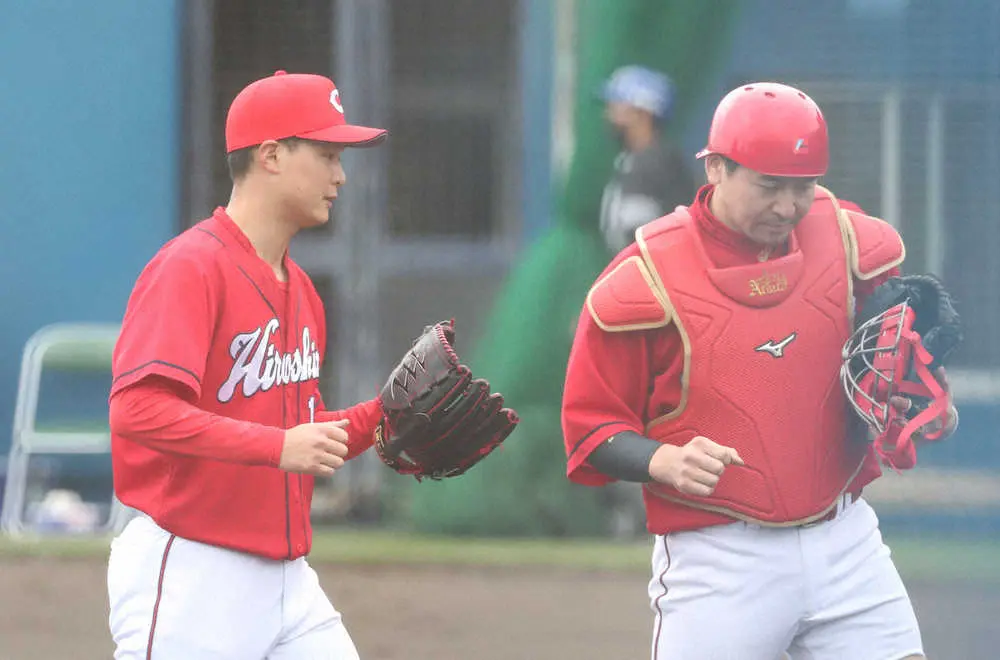【画像・写真】広島・会沢　今春初実戦は守備でアピール　初バッテリー組んだ新人・森にもアドバイス