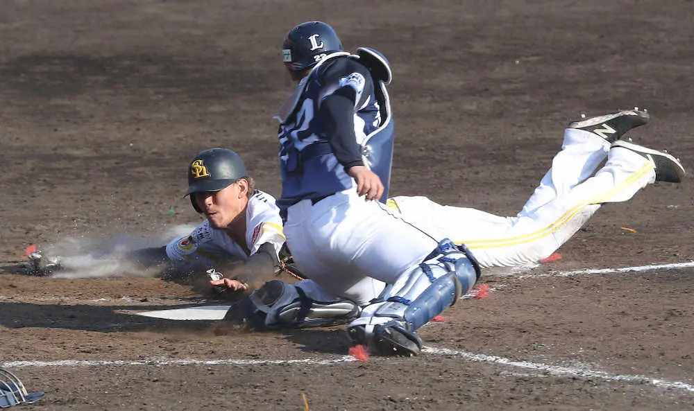 【画像・写真】ソフトバンクの1番争い、がぜんし烈に！　本盗成功の三森　本領発揮の2安打2盗塁