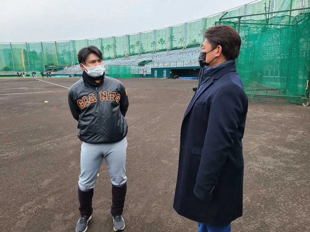 【画像・写真】松坂大輔氏が巨人の3軍キャンプを視察　「松坂世代」の杉内3軍投手コーチにインタビューも