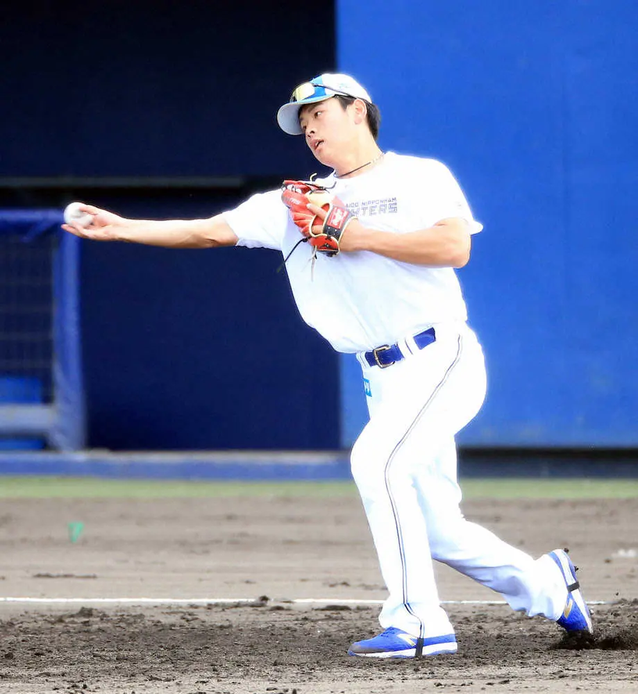 【画像・写真】日本ハム・野村にアクシデント　走塁練習で左足首負傷、あす診断結果判明