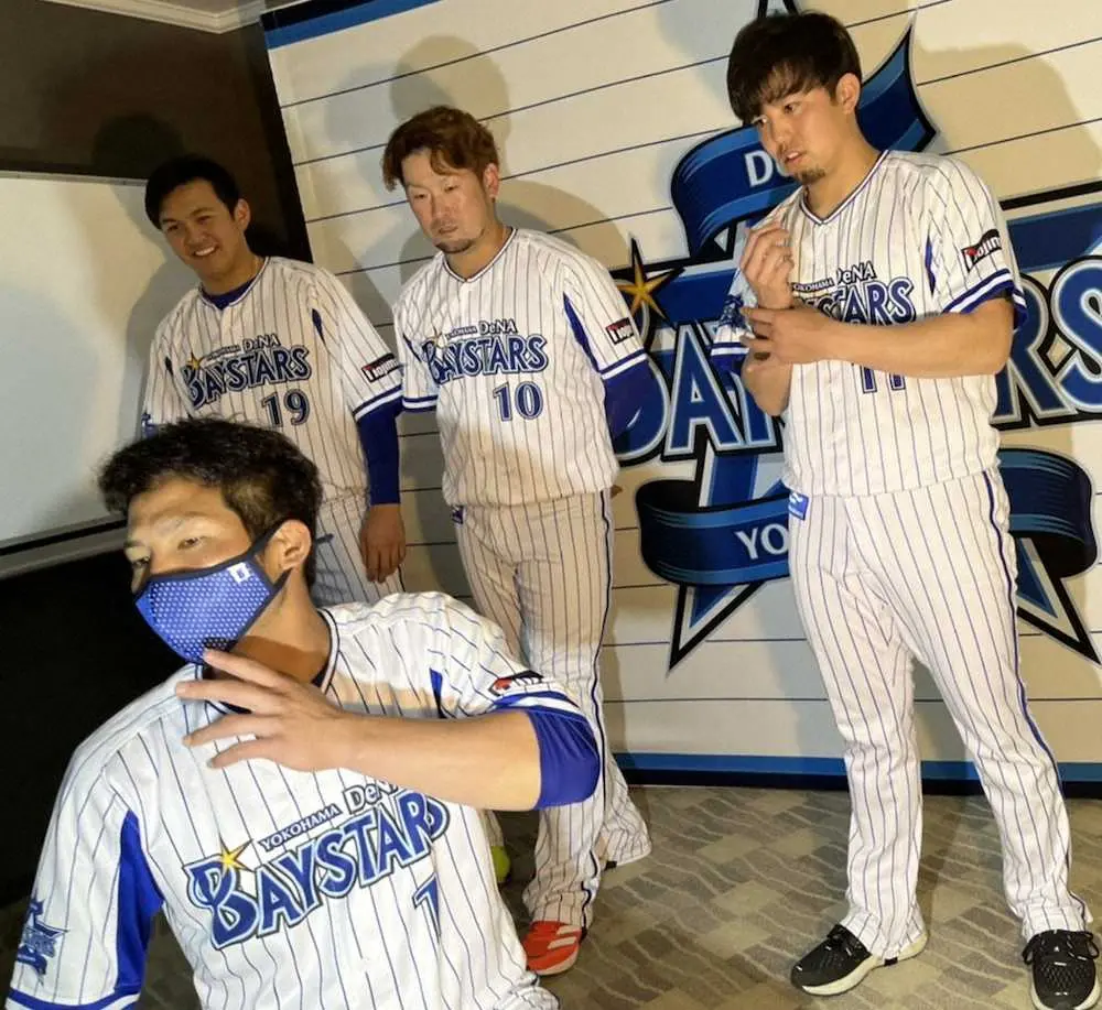 【画像・写真】DeNAがキャンプ地、沖縄・宜野湾でオンライン野球教室