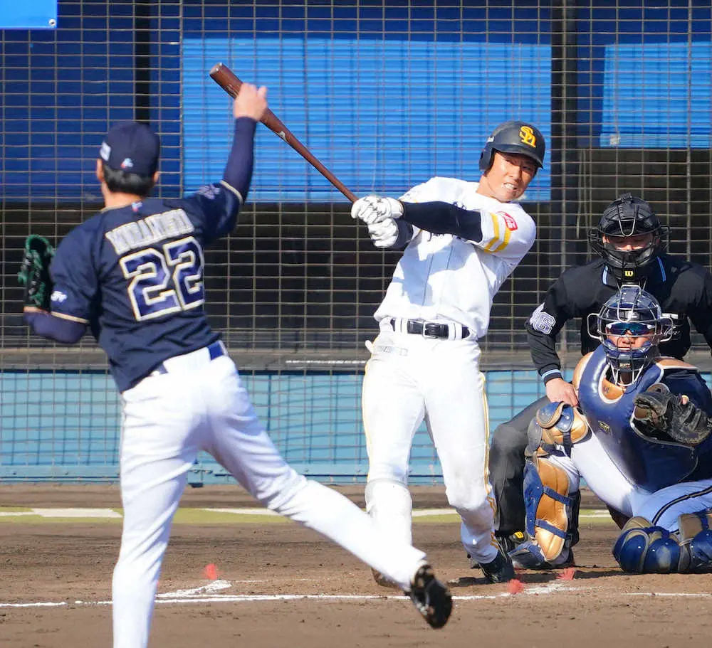 【画像・写真】＜オープン戦H・B＞6回2死二塁、上林は右越え2ラン（撮影・井垣　忠夫）