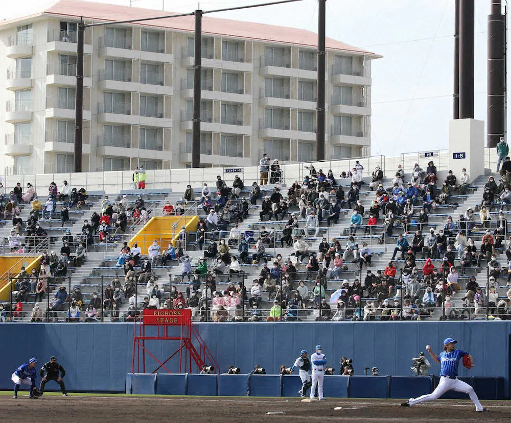 【画像・写真】新庄ビッグボス、ベランダ初陣！！型破りベンチ入りせず途中から宿舎に