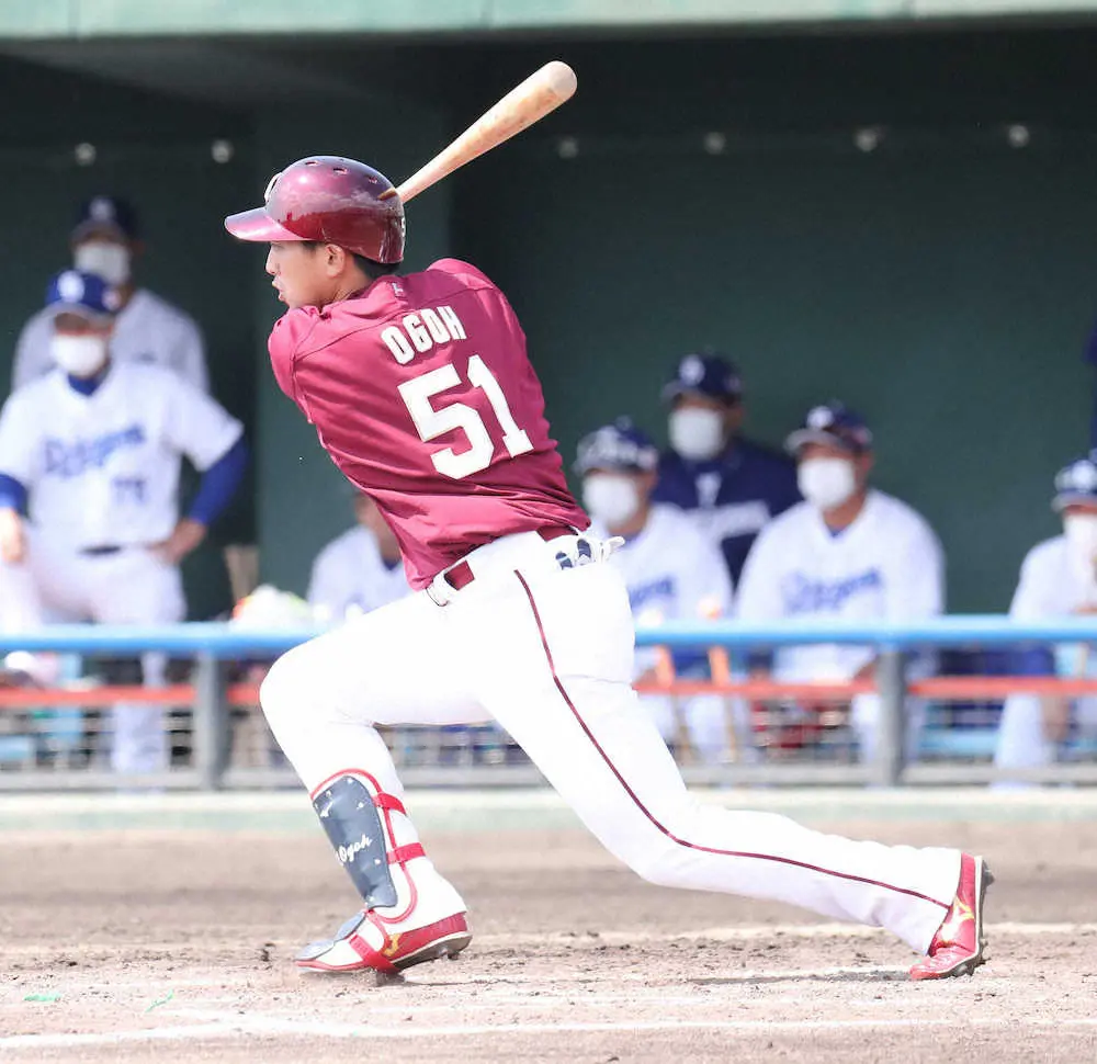 【画像・写真】楽天・小郷　2年連続開幕スタメンへ2安打3打点　し烈外野争い「使いたいと思われるように」