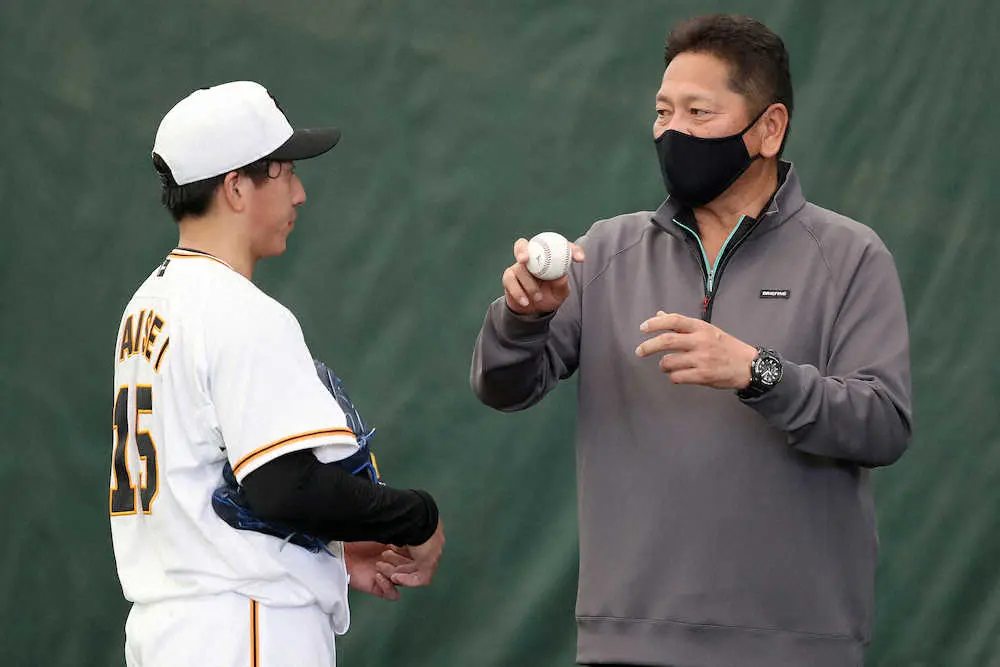 【画像・写真】巨人ドラ1・大勢が“大魔神”佐々木氏を質問攻め　フォークの極意伝授され「自分にハマったという感触」