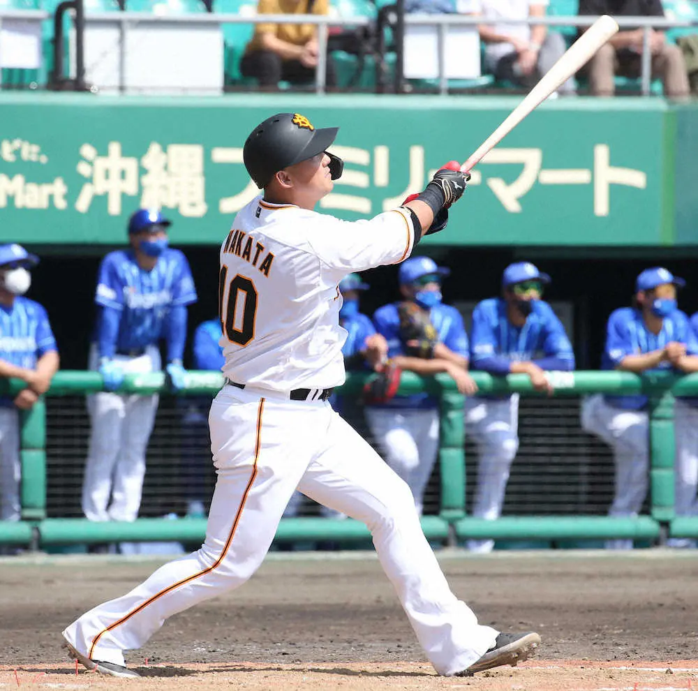 【画像・写真】巨人・丸が実戦11打席目で初安打「なんとか1本出てよかった」　中田は5試合連続安打