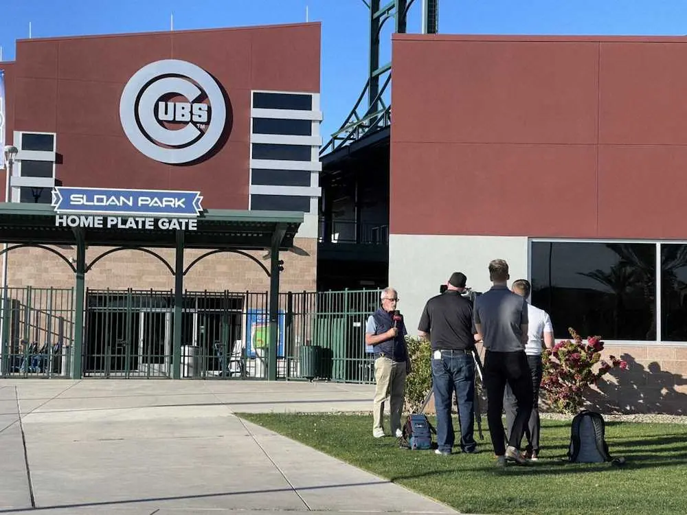【画像・写真】誰もいないグラウンドにMLBファンの姿　「一番苦しんでいるのは私たちだと思う」