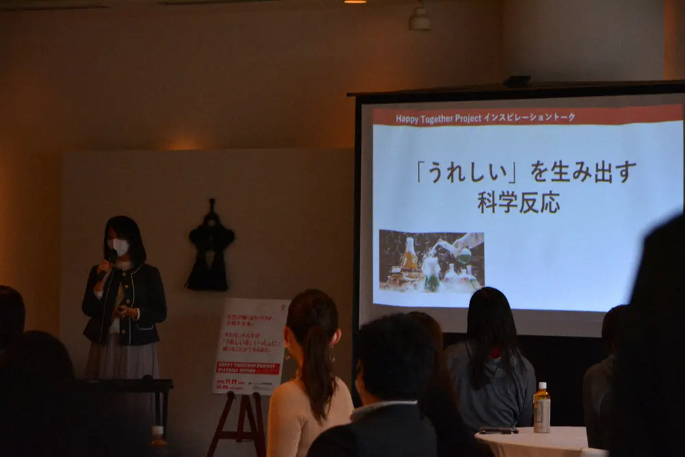 昨年11月、佐賀・嬉野市で行われたイベントで話す全日本女子野球連盟の山田博子代表理事