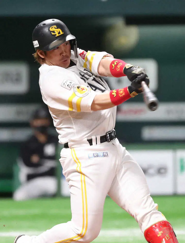 【画像・写真】ソフトバンク甲斐“城島打法”1号「信念貫いていきたい」