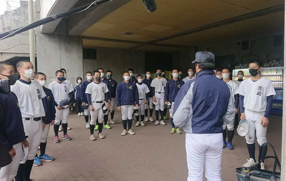 【画像・写真】開幕試合の大分舞鶴　伸び伸び野球で強豪・浦和学院に挑む！エース奥本「甲子園でも戦える」