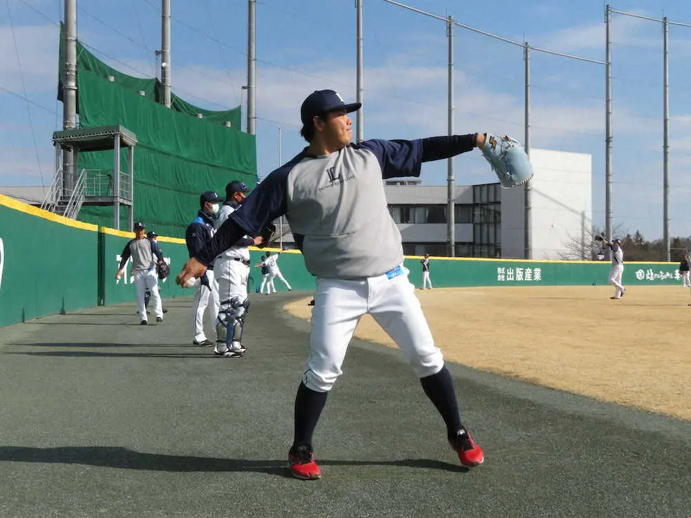 【画像・写真】西武・平良　本格的投球練習再開で最速150キロ、昨年10月に右足首手術