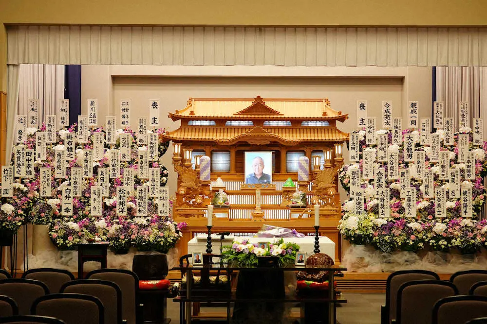 【画像・写真】2日死去の日本ハム・今成スカウト通夜に侍・栗山監督ら1000人が参列