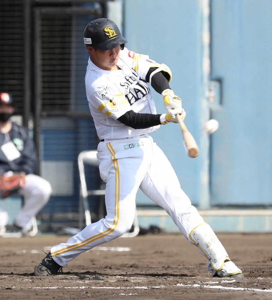 【画像・写真】ソフトバンク・井上　先制弾＆満塁一掃打に藤本監督も絶賛の嵐！東京遠征同行で正三塁手争いは延長戦に