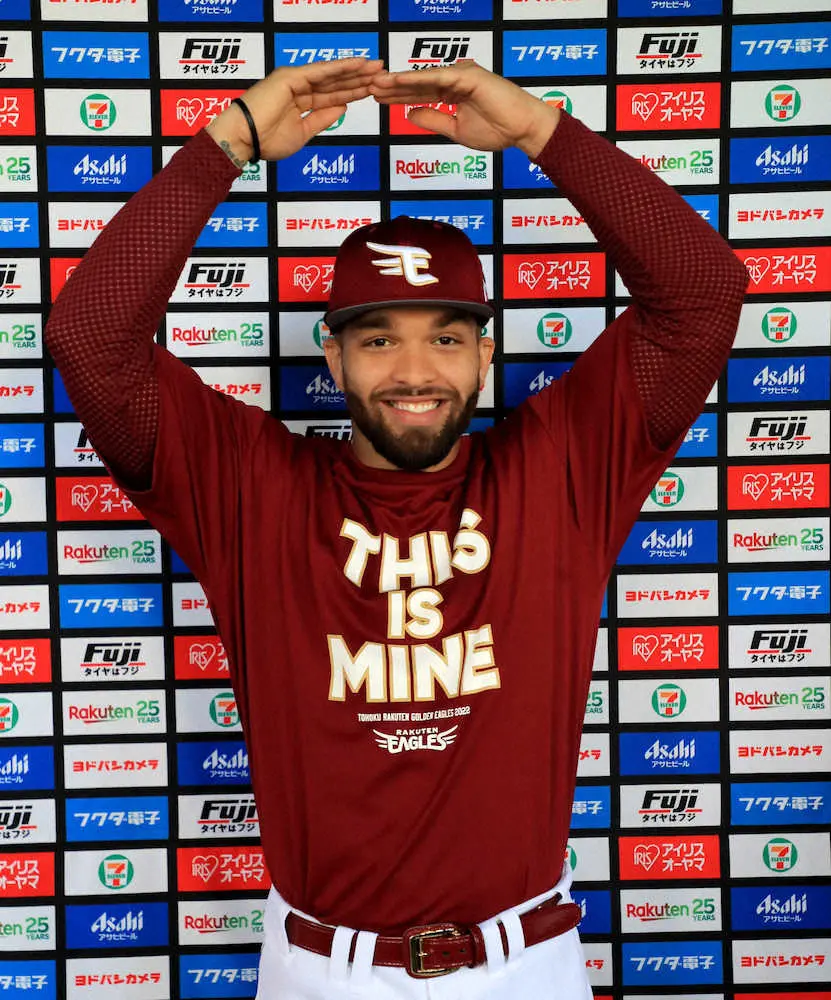 【画像・写真】楽天新助っ人マルモレホスがチームに合流　第一声は「マルマルモリモリ、マルモです」つかみOKの自己紹介
