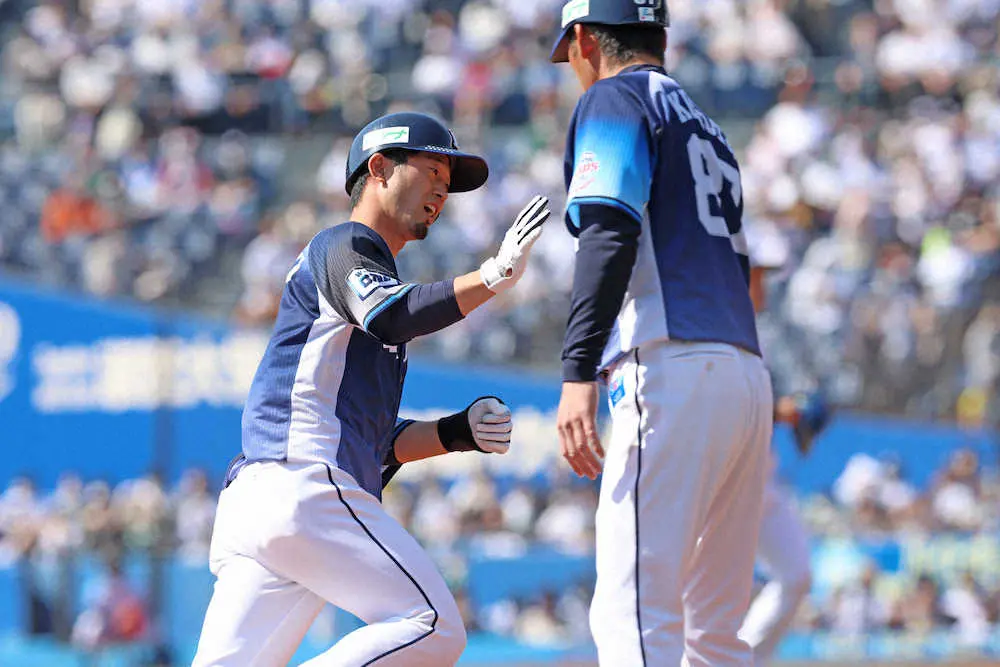 【画像・写真】西武　外崎が2試合ぶりの一発　オープン戦3号ソロに「腹をくくって打てた。アップルパンチ！」