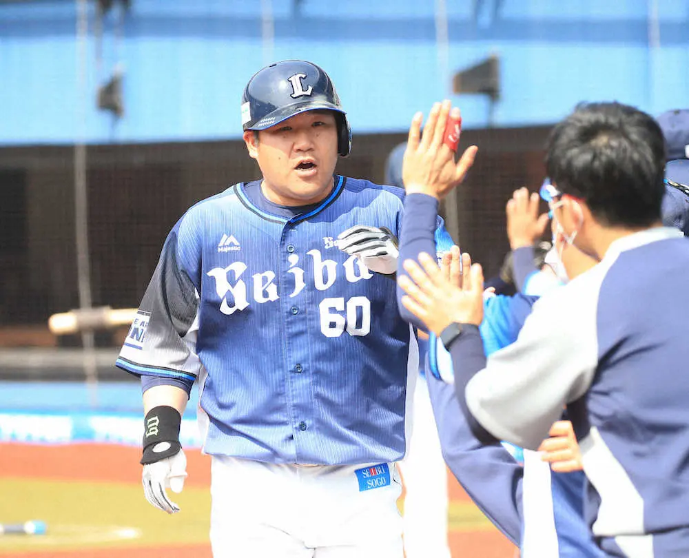 【画像・写真】現役最多通算442発の西武・中村　OP戦18打席目で待望1号2ラン「打てて良かった」