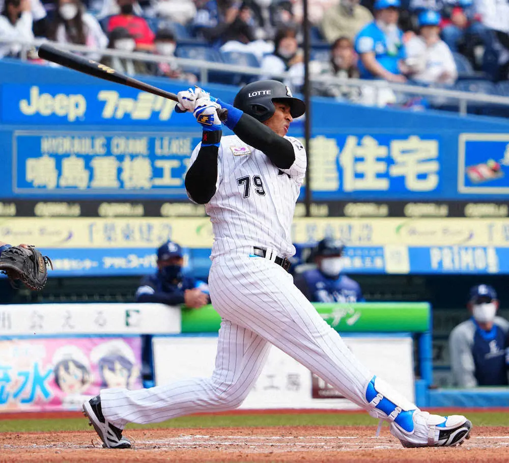 【画像・写真】ロッテ・マーティンがパパの顔　愛息2歳誕生日に2二塁打で2打点と奮闘