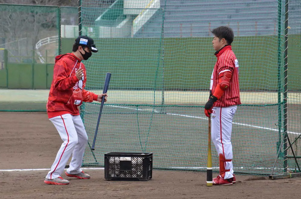 【画像・写真】選手に打撃指導する火の国・馬原監督