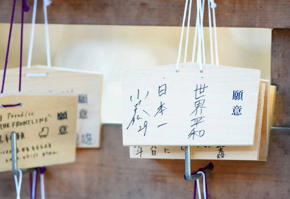 【画像・写真】ヤクルト・ライアン選手会長　恒例の明治神宮参拝で願った「日本一」と「世界平和」