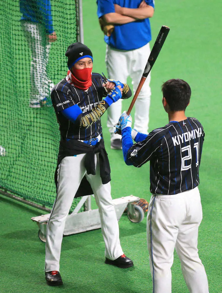 【画像・写真】不振の日本ハム・清宮に新庄監督と稲葉GMが個別指導「ニュー清宮でいこうか。打席で自分と戦っている」