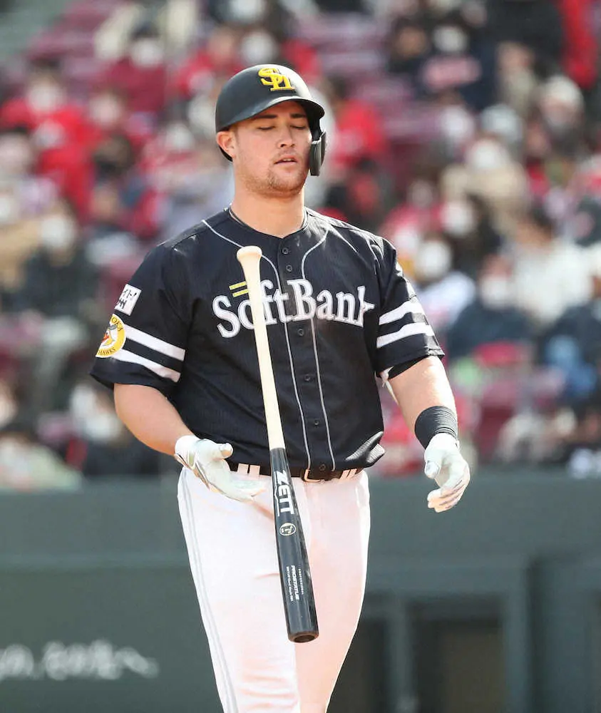 【画像・写真】ソフトバンク・藤本監督　リチャード、野村勇ら野手に“追試”　開幕直前の発奮を促す