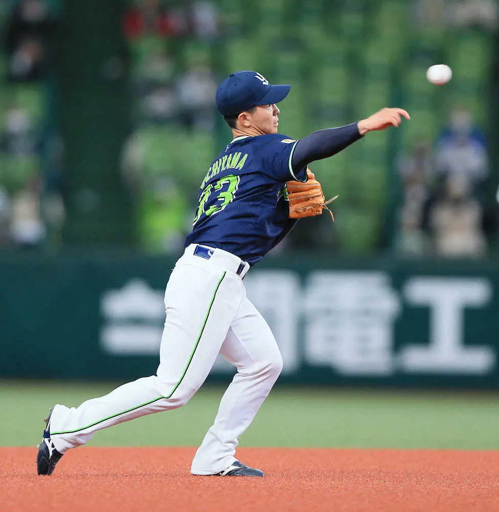 【画像・写真】ヤクルト2年目捕手・内山壮が軽快遊撃守備　高津監督「いろんなことを想定して」