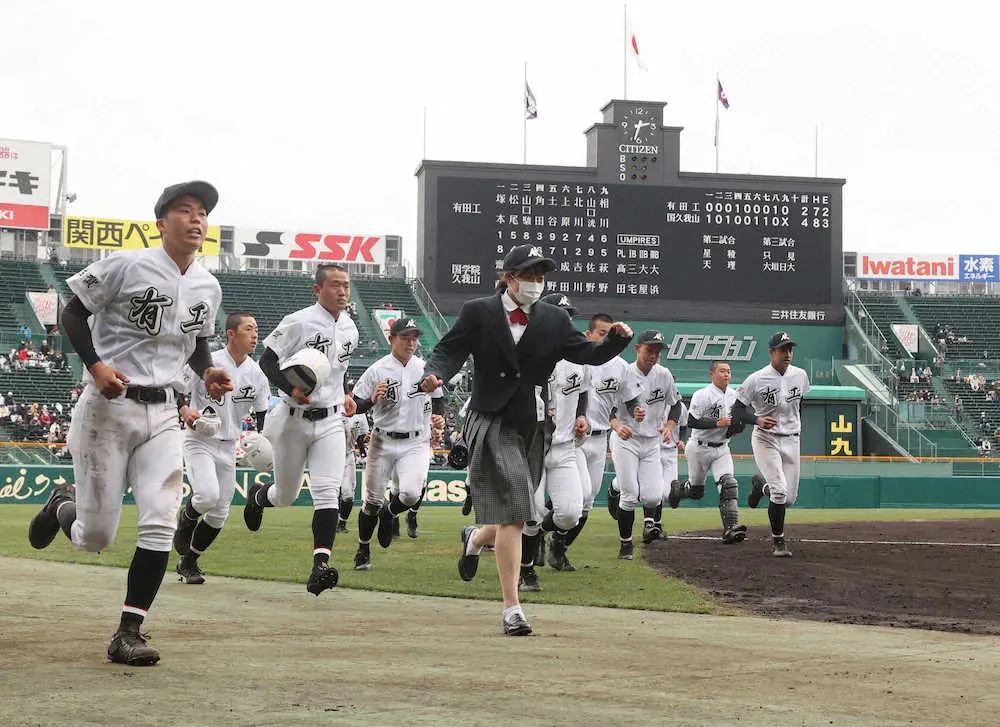 【画像・写真】＜国学院久我山・有田工＞　初戦で敗れ肩を落とす有田工ナイン（撮影・大森　寛明）