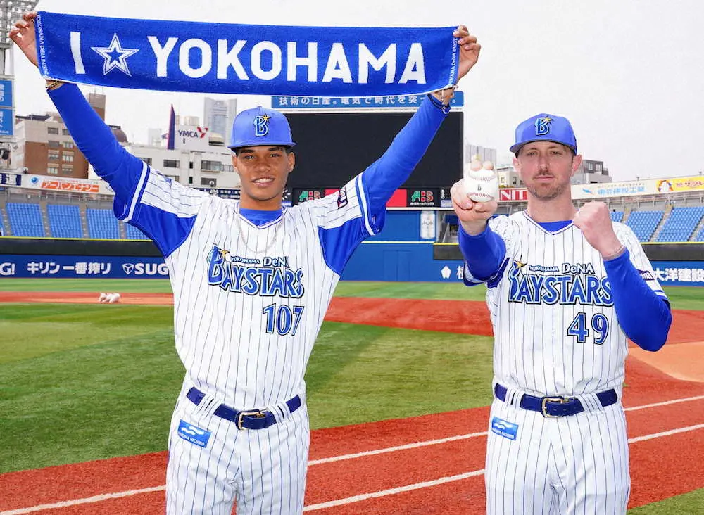 【画像・写真】DeNA新外国人、クリスキー「オーエンオネガイシマス」育成マルセリーノと入団会見