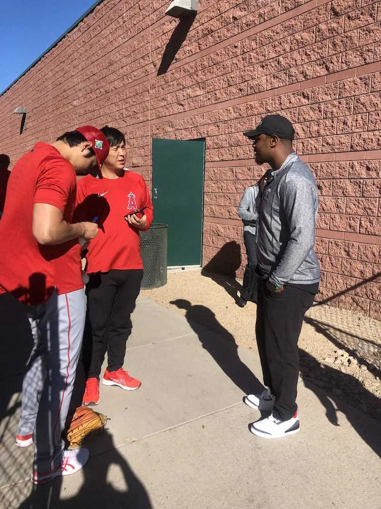 【画像・写真】エンゼルス・大谷　前オリックスジョーンズ氏と交流　「ポストシーズン、見てたよ！」