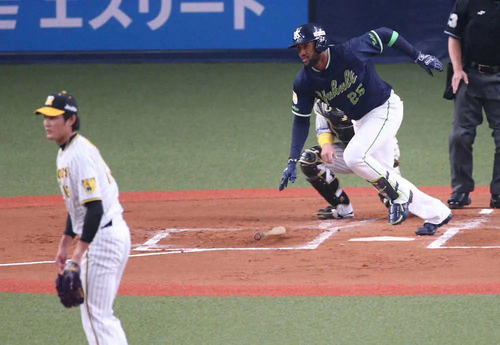 【画像・写真】ヤクルト　初回に1点先制!阪神・藤浪からサンタナが右前適時打