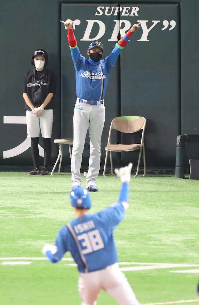 【画像・写真】日本ハム・新庄BIGBOSS“常識破壊野球”幕開け　初陣負けちゃったけど主役!敵地・福岡で大暴れ