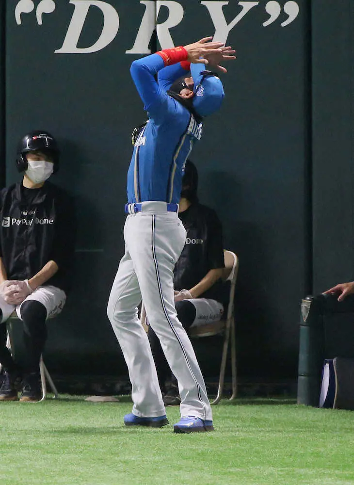 【画像・写真】新庄BIGBOSS　公式戦初リクエスト　BIGな四角描いてリプレー検証要求も判定覆らず「WHY？」