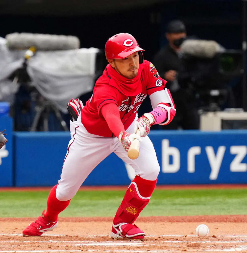 【画像・写真】広島の頼れる「2番」が打線けん引　菊池涼　300犠打王手だ!!チーム1号だ!!開幕2連勝導いた