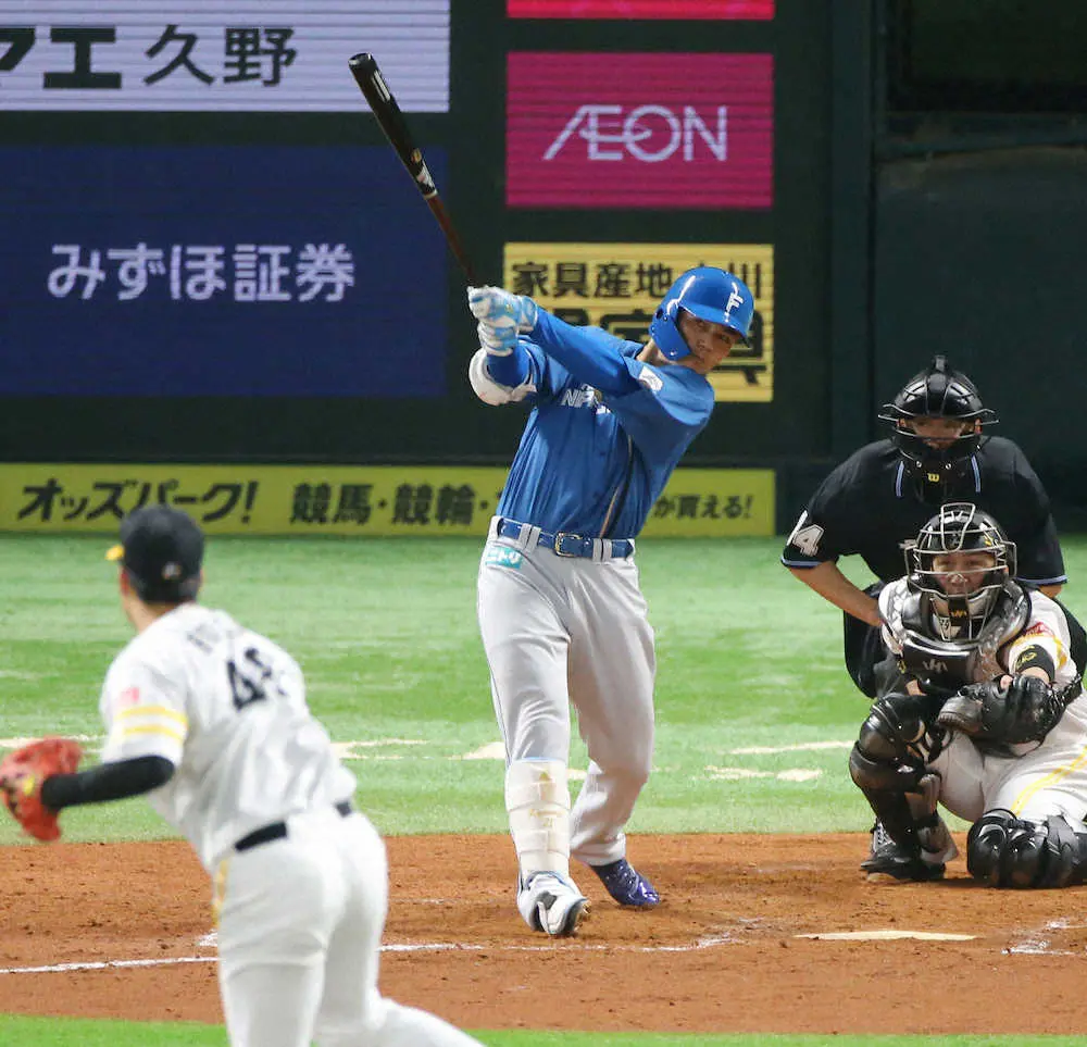 【画像・写真】日本ハム・清宮　3年ぶりの4番弾　517日ぶりの特大アーチ「打った瞬間、いったと思った」