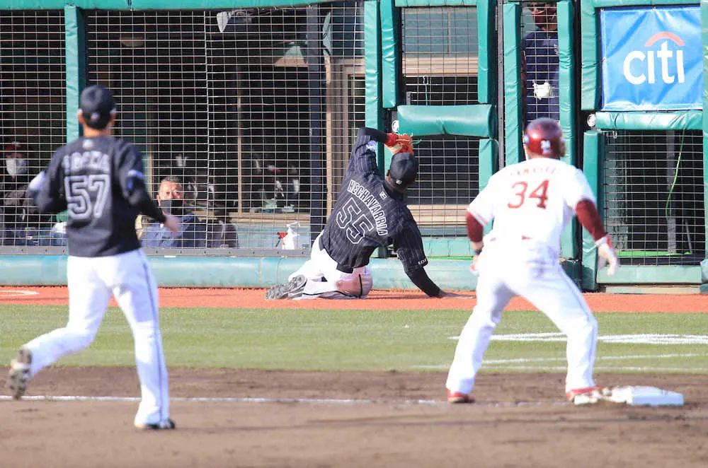 【画像・写真】ロッテ・エチェバリア　チーム救う2度の好守披露！終盤の8、9回にスーパープレー