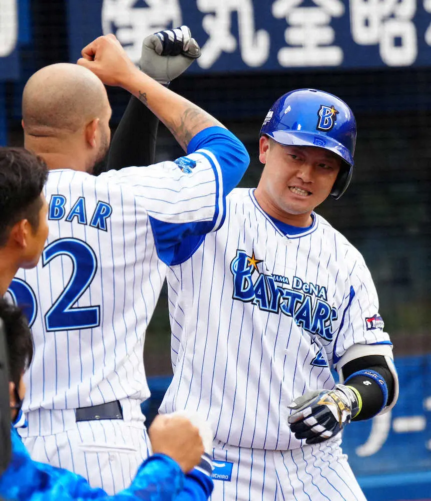 【画像・写真】DeNA、牧が8回に今季1号の勝ち越しソロ　4番の仕事